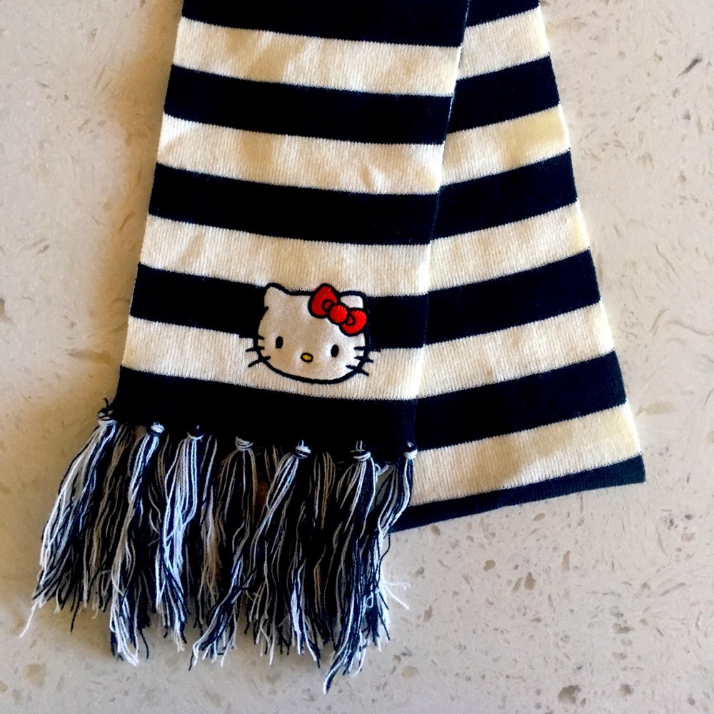Hello kitty scarf